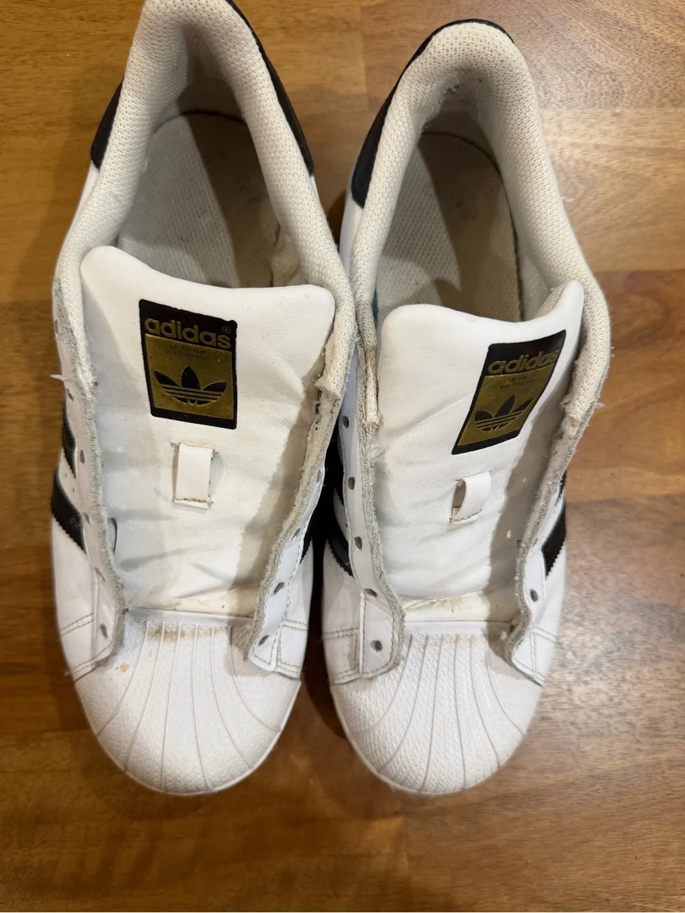 adidas ‘Superstar’ White Sneakers w/ Classic Black Stripes Men’s Size 6.5